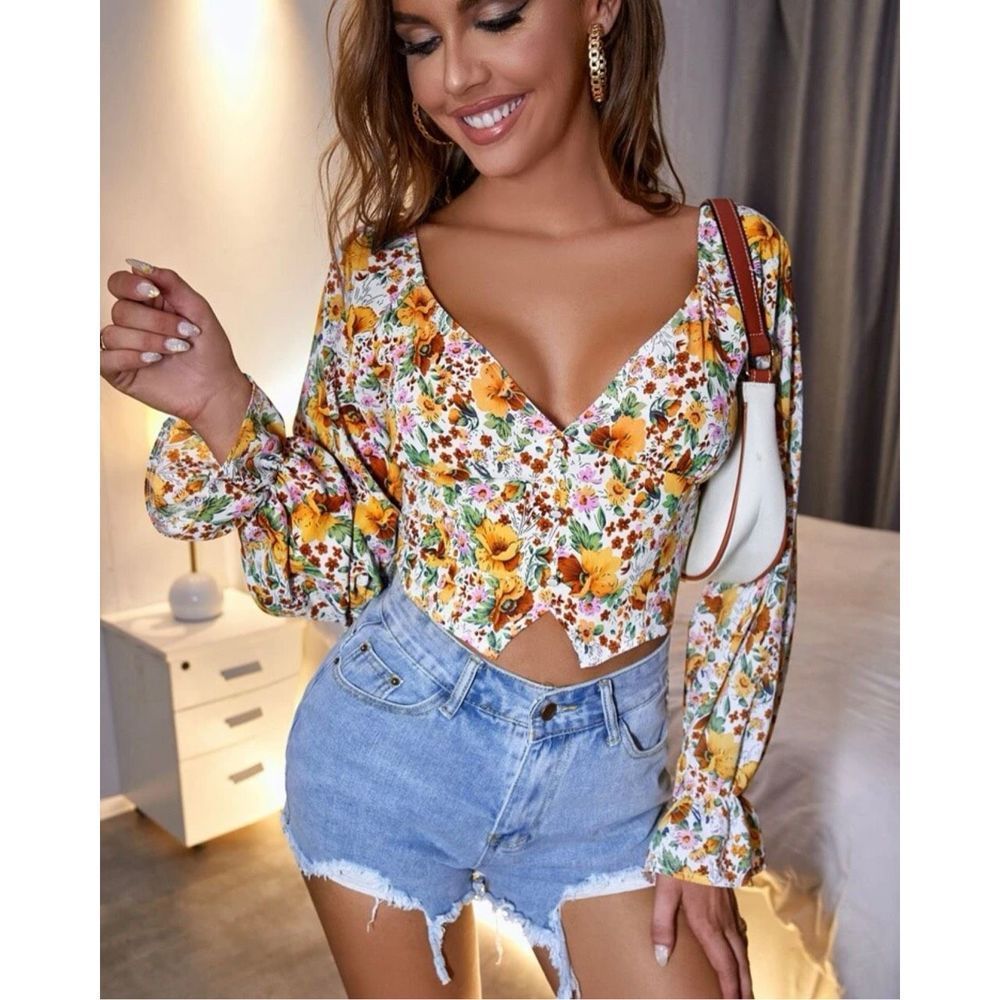 SHEIN Allover Floral Asymmetrical Hem Crop Blouse